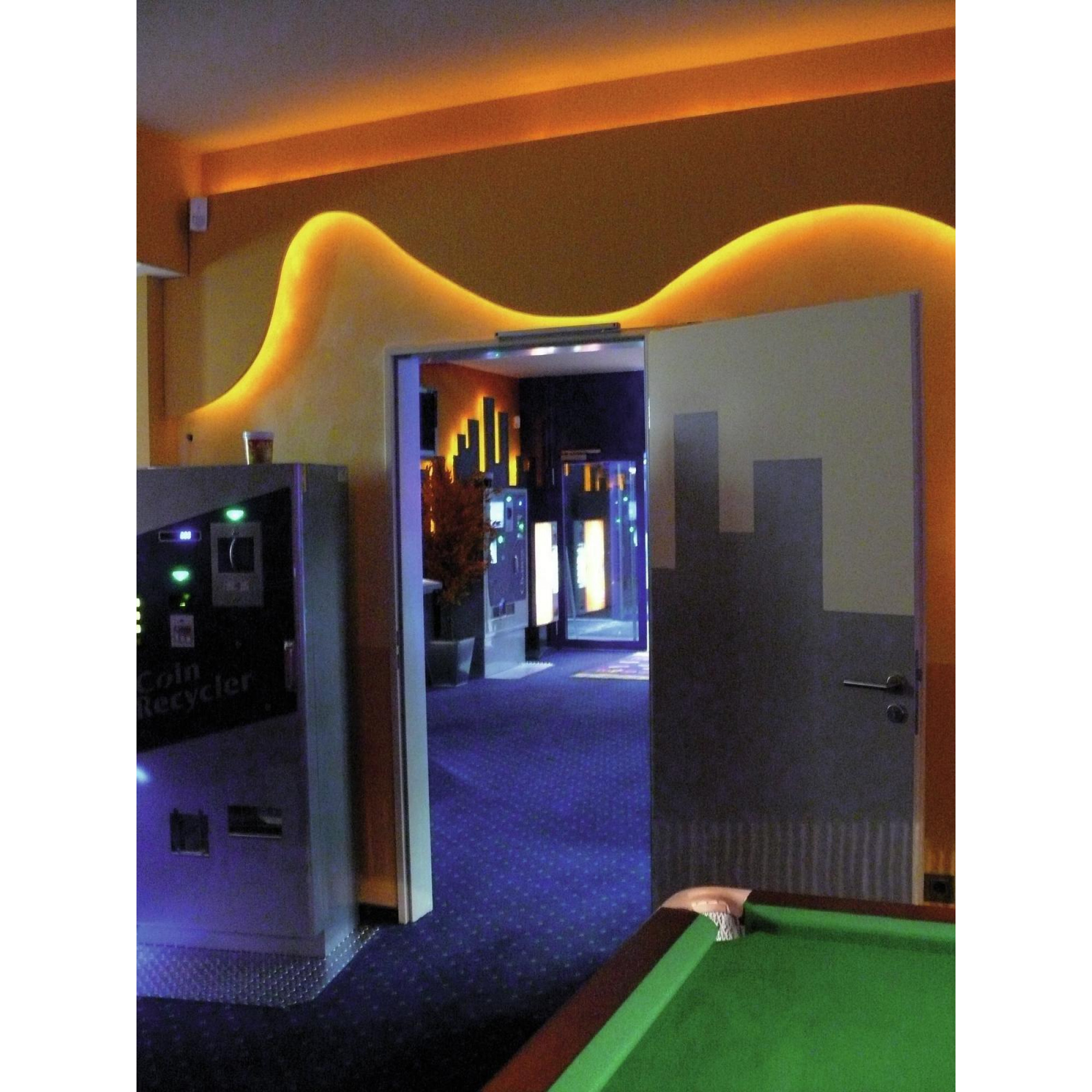 EUROLITE RUBBERLIGHT RL1-230V yellow 44m EUROLITE RUBBERLIGHT RL1-230V yellow 44m