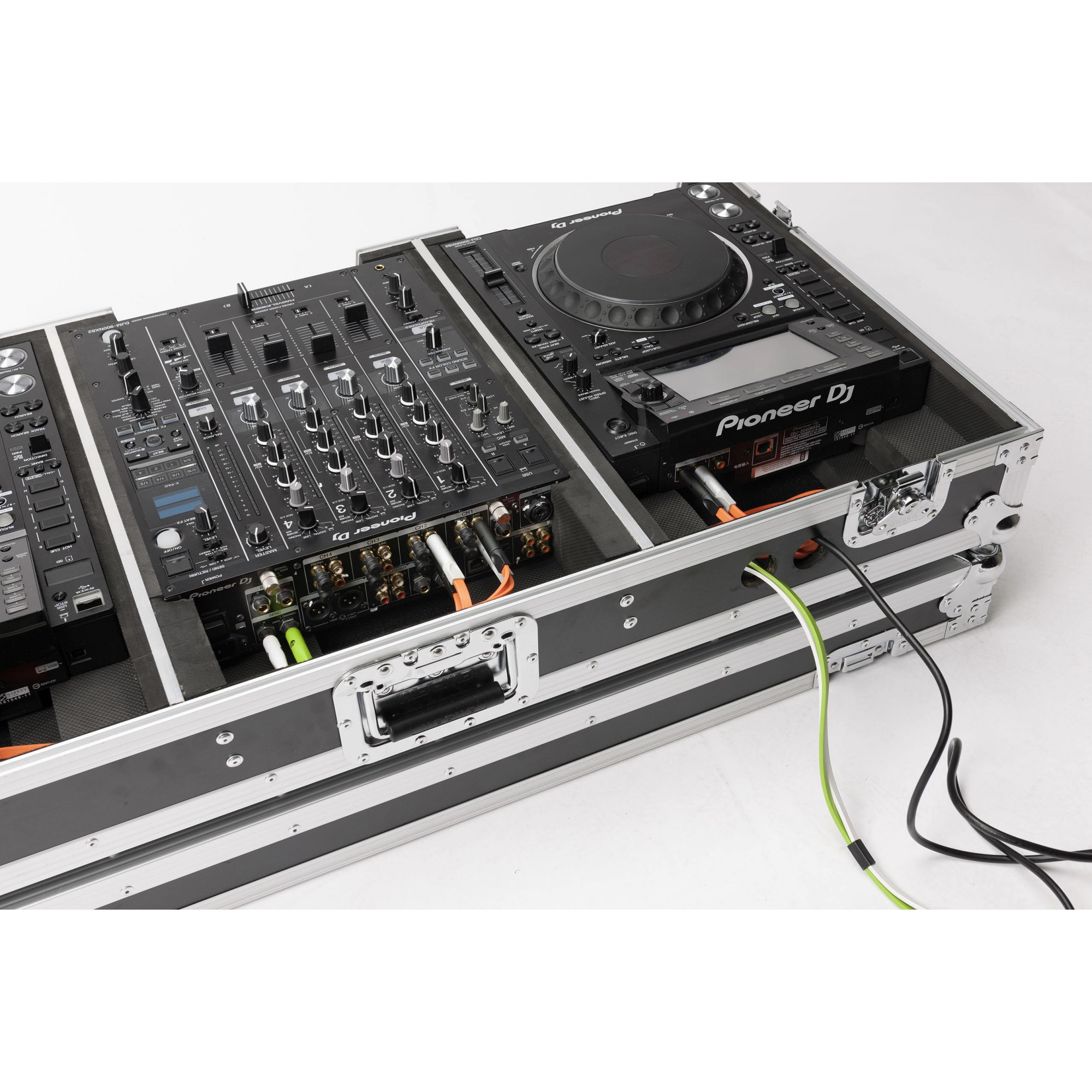 MAGMA MULTI-FORMAT CASE PLAYER / MIXER SET MAGMA MULTI-FORMAT CASE PLAYER / MIXER SET